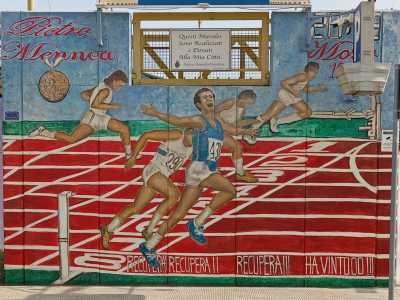 ...sparsi per le strade cittadine